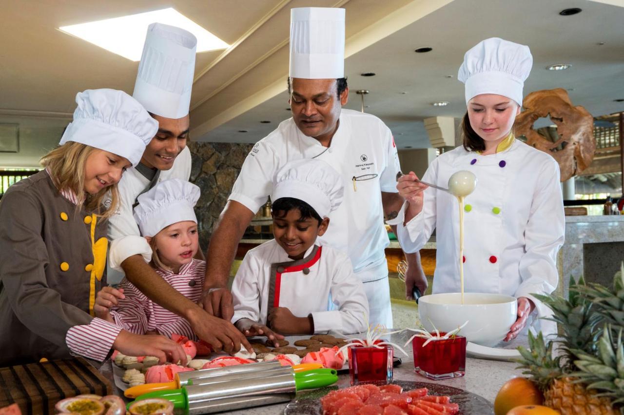 Constance Prince Maurice Poste de Flacq Exterior foto A family cooking class at the Oberoi, Mumbai