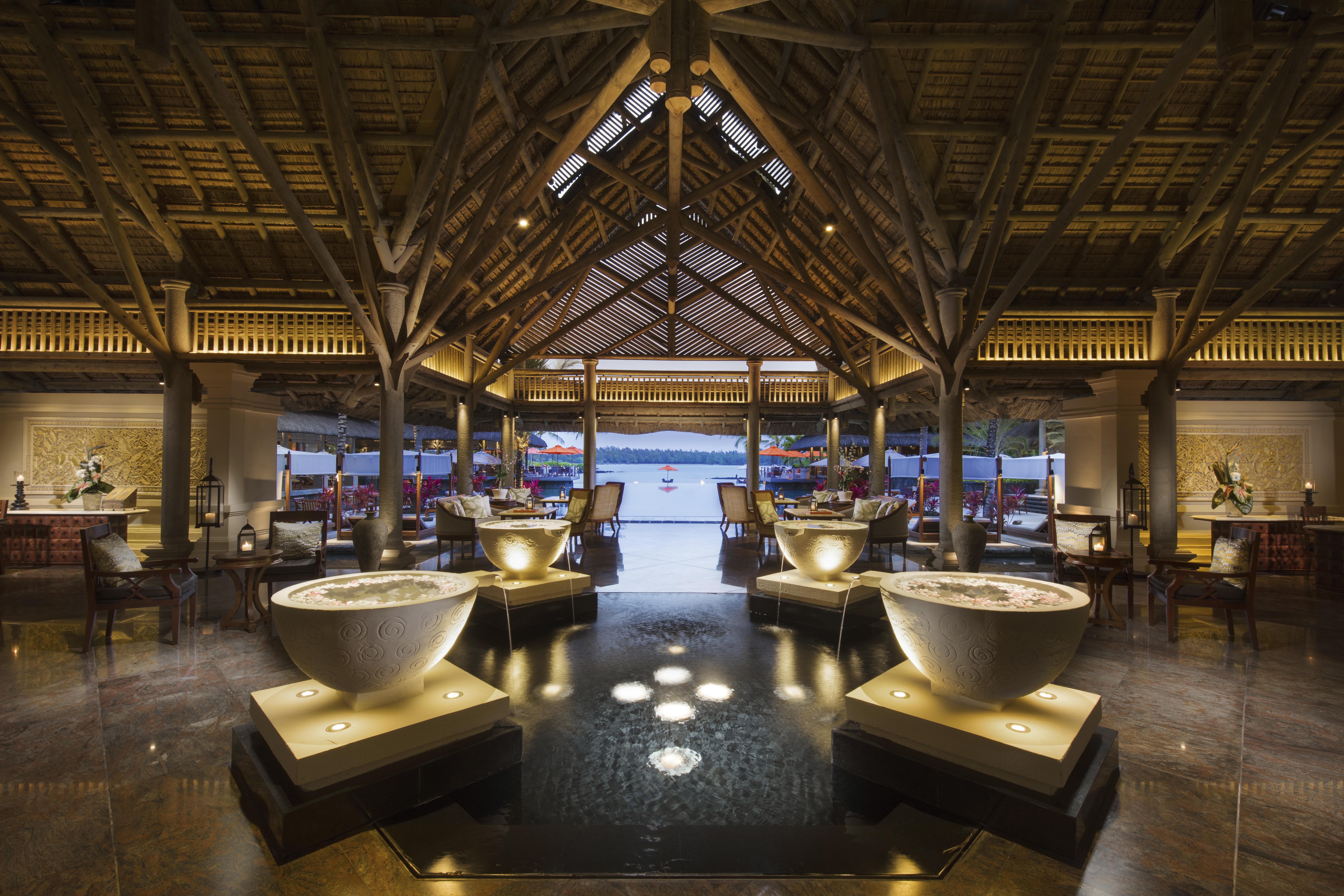 Constance Prince Maurice Poste de Flacq Exterior foto The restaurant at the resort